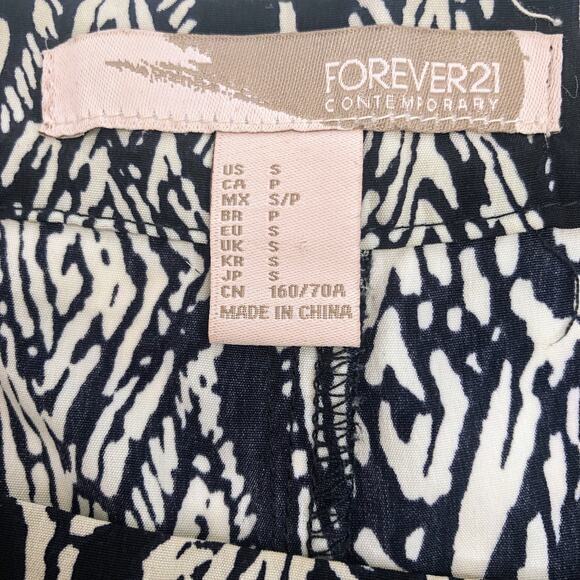 Forever 21 Navy Blue Abstract Print Shorts - Size Small - Picture 8 of 9